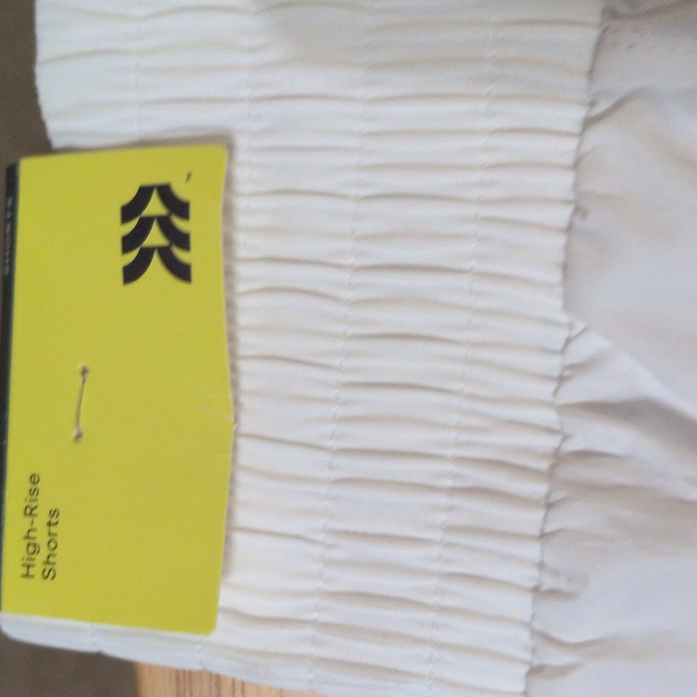 All In Motion High-Rise White Crinkle Shorts - Picture 4 of 4